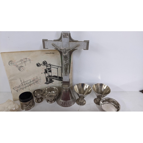 525 - A vintage Meccano 6 boxed crane, together with a religious cross with associated items Location:A3B
... 