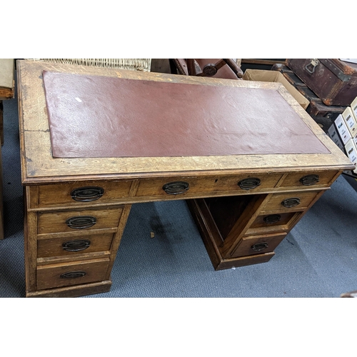 529 - An early 20th century oak twin pedestal desk having a leather topped scriber and nine drawers, 75cm ... 