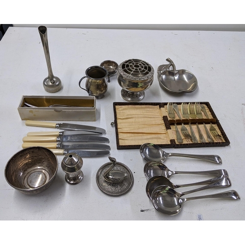 537 - Silver items to include a salt/pepper pot, a Walker & Hall small bowl and various items of silver pl... 