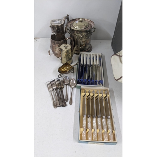 549 - Mixed silver plated items to include floral embossed biscuit barrel, a coffee pot and others
Locatio... 