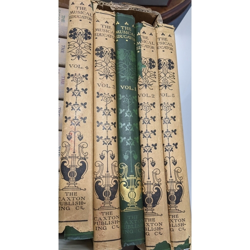 559 - Vintage books to include all eight volumes of 'The Harmsworth Encyclopaedia', Volumes 1-6 of 'The Se... 