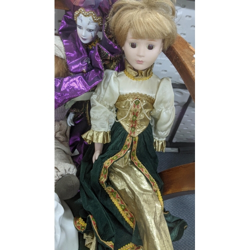 586 - A mixed lot to include Royal Doulton 'My Love' figurine together with five vintage dolls to include ... 