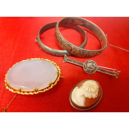 22 - Vintage costume jewellery to include silver items and a gold plated tie clip, 2 engraved silver hing... 