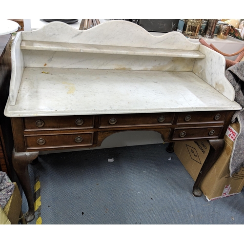 304 - An early 20th century mahogany marble topped wash stand, having five drawers and on cabriole legs, 1... 