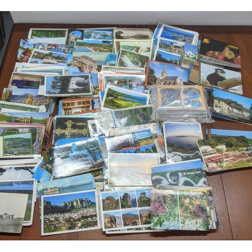 624 - Four postcard albums to include postcards from Snowdon, Thompson River and others, along with a quan... 