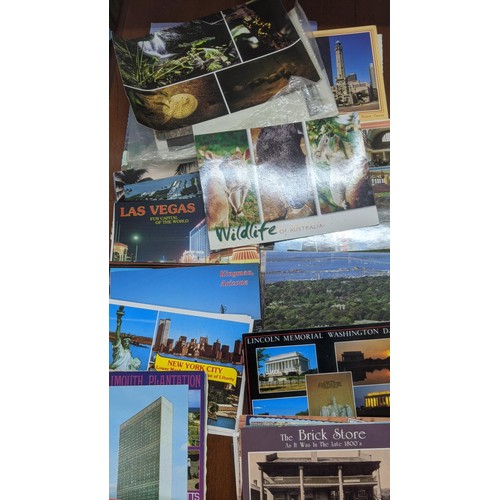 624 - Four postcard albums to include postcards from Snowdon, Thompson River and others, along with a quan... 