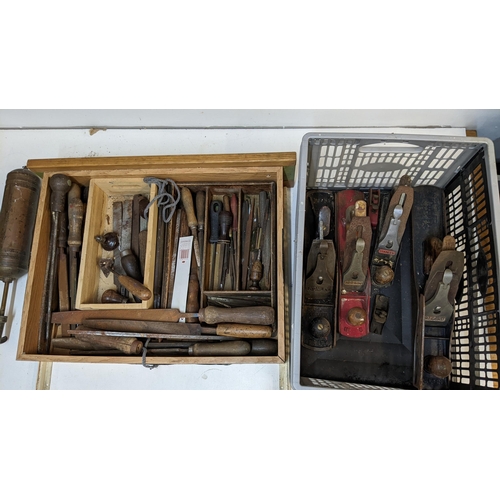 201 - Vintage tools to include files and woodworking planes, Stanley, Acron and Record
Location:G
If there... 