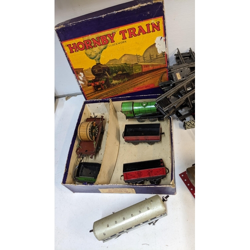 288 - Hornby Mo Good clock work gauge train and carriages and a Mamod steam engine
Location:G
If there is ... 