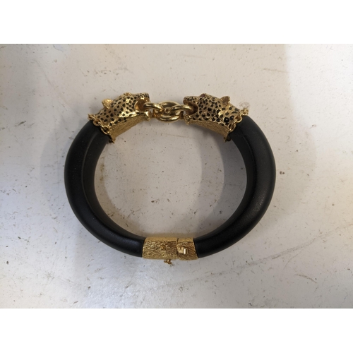 320 - The Franklin Mint replica Duchess of Windsor panther/ Leopard head bracelet, ebony wood with gold pl... 