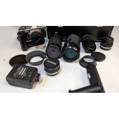 354 - An Olympus OM-1, A Kron 70-210mm a Tokina ATX, Suko lenses and accessories in a case
Location: 2-4
I... 