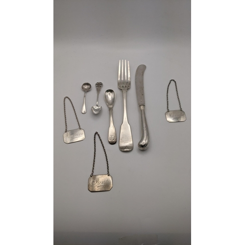103 - Silver to include three decanter labels, salt spoons and others, total weight 167.5g, Location: STAI... 
