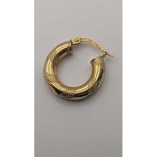 139 - Mixed jewellery to include a 18ct gold hoop earring 1.2g, a gold ring tested as 9ct gold 2.3g along ... 