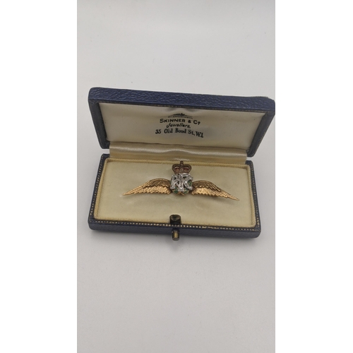 168 - A 9ct gold love heart brooch set with diamonds, 5.3g Location: CAB 7
If there is no condition report... 
