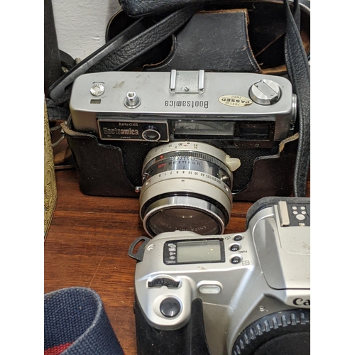 202 - Photographic cameras and accessories to include Olympus Trip 35, an Asahi Pentax Spotmatic F and Exa... 