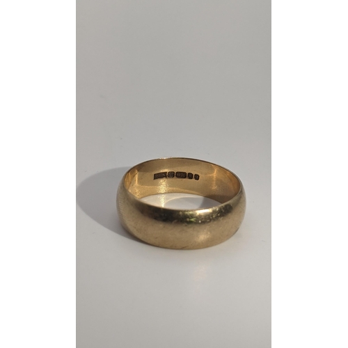 205 - A 9ct gold gent's wedding band size W, 6.4g Location:CAB2
If there is no condition report shown, ple... 