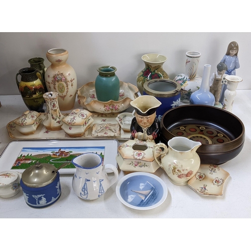 269 - A mixed lot to include Crown Devon Fieldings blush ivory ceramics, Villeroy and Boch dish, Copenhage... 