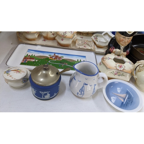 269 - A mixed lot to include Crown Devon Fieldings blush ivory ceramics, Villeroy and Boch dish, Copenhage... 