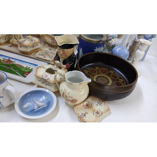 269 - A mixed lot to include Crown Devon Fieldings blush ivory ceramics, Villeroy and Boch dish, Copenhage... 