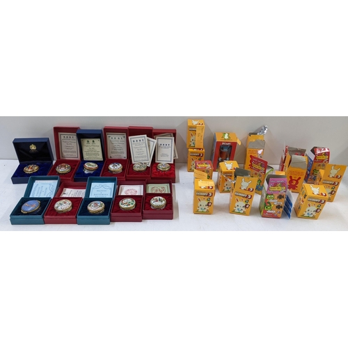 336 - A collection of boxed Halcyon days trinket boxes together with a collection of boxed collectable vin... 