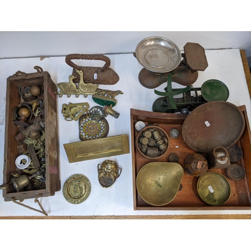 356 - Metalware to include brass weights, scales, door furniture, horse brases and other items
Location: G... 