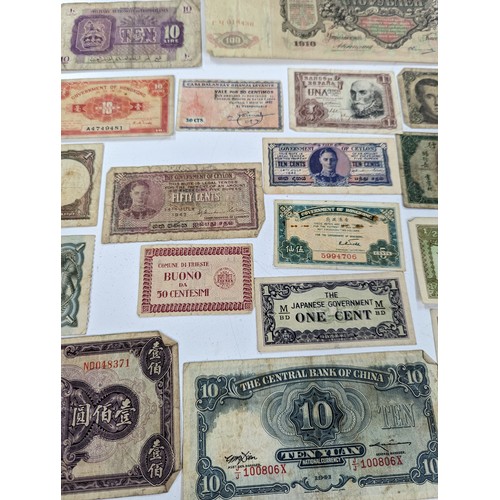 112 - World Banknotes - A very large collection of early - late 20th Century Banknotes to include, George ... 