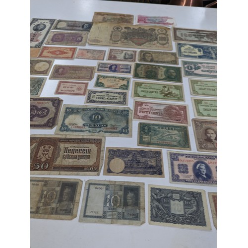 112 - World Banknotes - A very large collection of early - late 20th Century Banknotes to include, George ... 