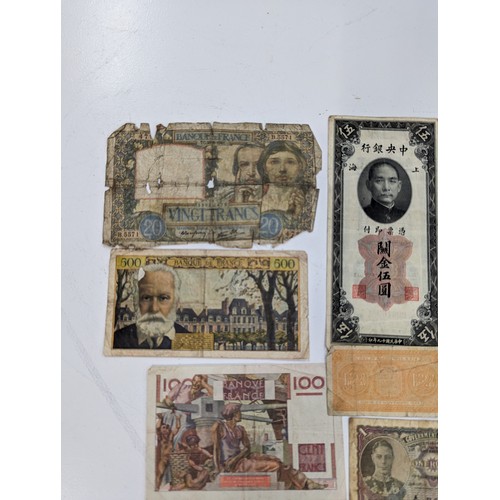 112 - World Banknotes - A very large collection of early - late 20th Century Banknotes to include, George ... 