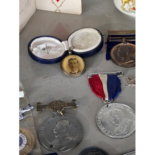 407 - A mixed lot of interest to include a cased set of 5 silver school medals and chain, a piece of cloth... 