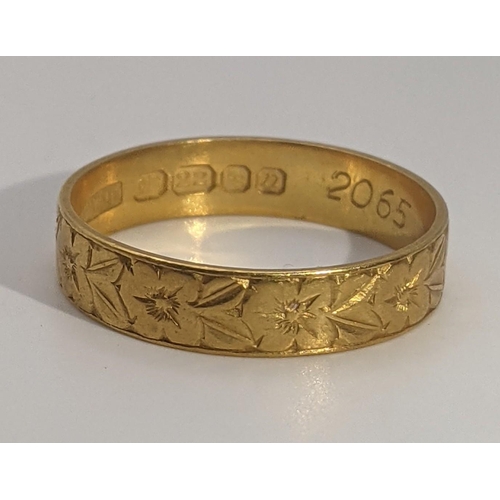 249 - A 22ct gold band with engraved floral detail size T 1/2, 3.9g Location:RING
If there is no condition... 