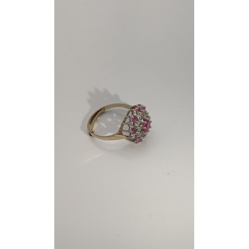 252 - A 9ct gold and sapphire cluster ring, 2.9g Location:RING
If there is no condition report shown, plea... 