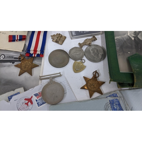 258 - A mixed lot of mainly WW2 RAF related items to include medals, photographs, letters and other items ... 