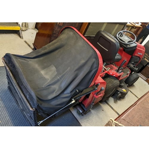 421 - A Countax C800H ride on lawn mower
Location: FOYER
If there is no condition report shown, please req... 