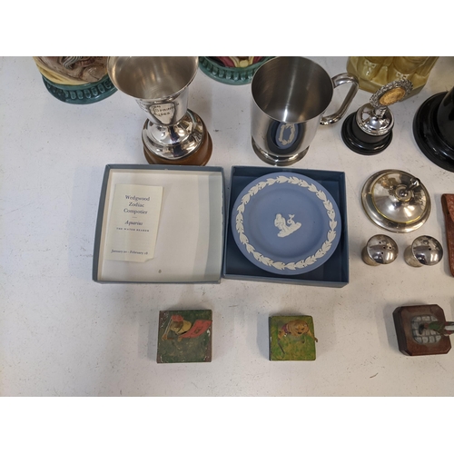 442 - Mixed collectables to include five Toby jugs, various trophies, a Wedgwood Zodiac Compotier-Aquarius... 