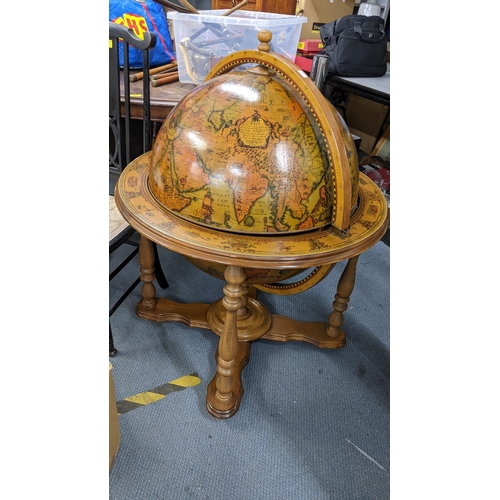 486 - A vintage drinks cabinet in the form of a globe Location:RAB
If there is no condition report shown, ... 