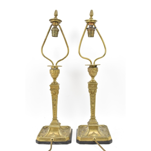 159 - Railwayana interest - A pair of early 20th century Pullman brass table lamps, each in the neo classi... 