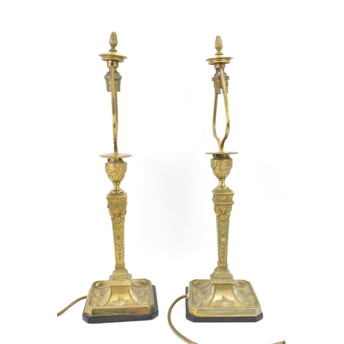 159 - Railwayana interest - A pair of early 20th century Pullman brass table lamps, each in the neo classi... 