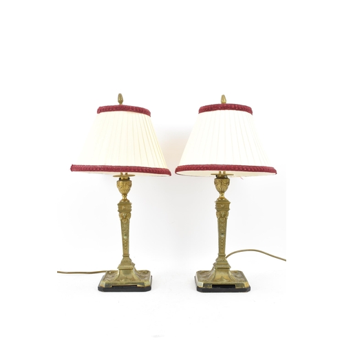 159 - Railwayana interest - A pair of early 20th century Pullman brass table lamps, each in the neo classi... 