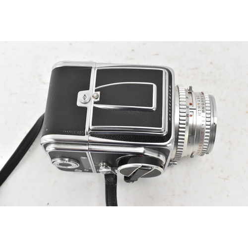 237 - A Hasselblad 500C chrome and black leatherette cased camera, with a Carl Zeiss Synchro Compur 80mm f... 