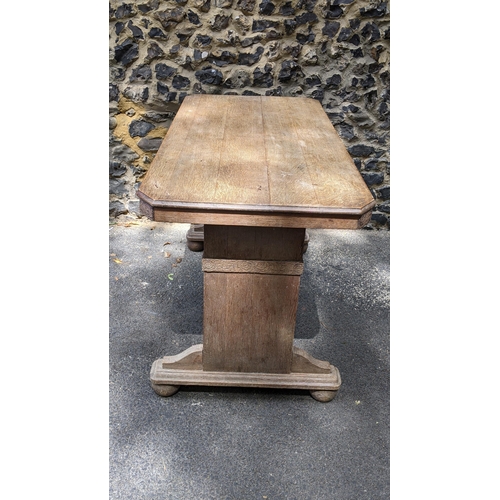 259 - A 1930s Heals style limed oak extending dining table, having an octagonal top with two fall flaps hi... 