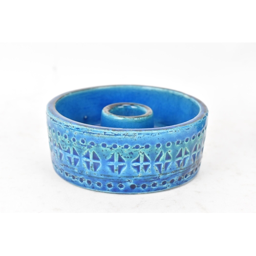 29 - A collection of Aldo Londi for Bitossi mid 20th century Italian pottery, all glazed in blue with inc... 