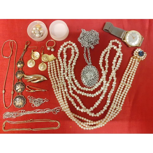 50 - A quantity of costume jewellery to include 2 simulated pearl necklaces A/F, a pair of gold tone coin... 