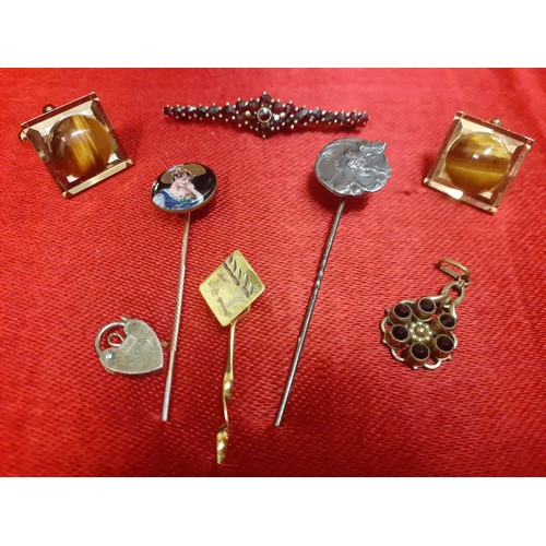 57 - A small quantity of vintage costume jewellery to include a gold tone stick pin with enamelled head h... 