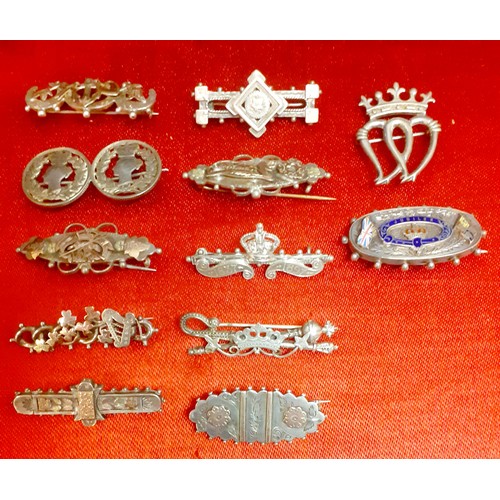 58 - A quantity of mainly 19th Century silver commemorative bar brooches to include a 1970's Scottish 'Lu... 