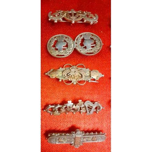 58 - A quantity of mainly 19th Century silver commemorative bar brooches to include a 1970's Scottish 'Lu... 