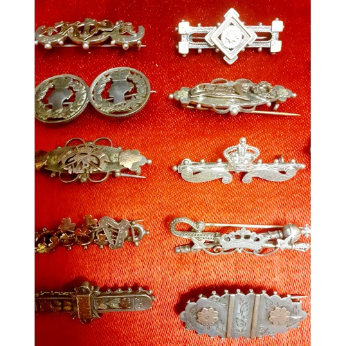 58 - A quantity of mainly 19th Century silver commemorative bar brooches to include a 1970's Scottish 'Lu... 