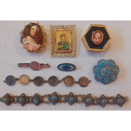 61 - A quantity of costume jewellery and collectables to include a Sterling silver and enamelled brooch, ... 