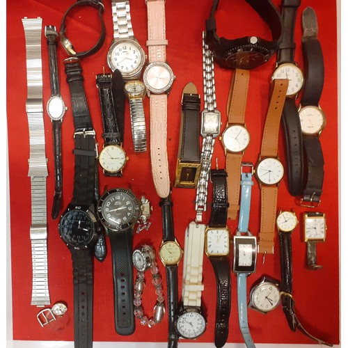 90 - A mixed lot comprising costume jewellery, vintage shirt collars, fashion scarves, watches A/F, simul... 