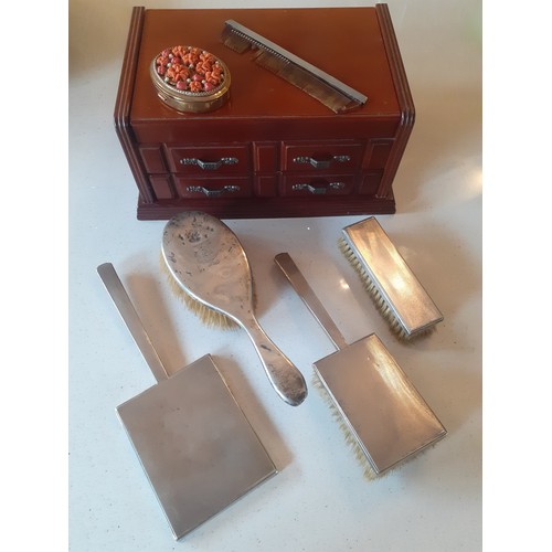 94 - Dressing table items to include a late 20th Century wooden jewellery chest, a gold tone compact with... 