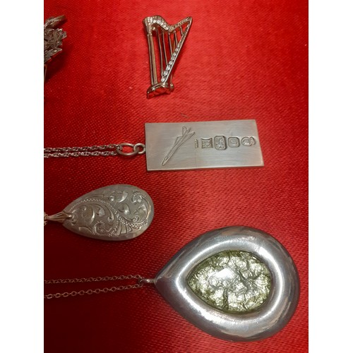 104 - A quantity of mainly vintage costume jewellery to include a silver Concorde ingot pendant on a silve... 