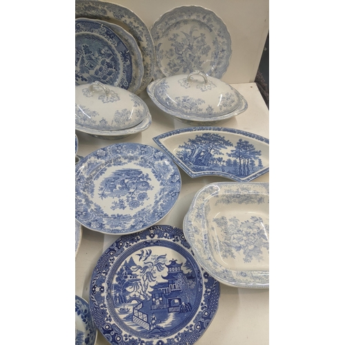 77 - A collection of early 19th century and later blue and white ceramics to include Wedgwood pearl ware,... 